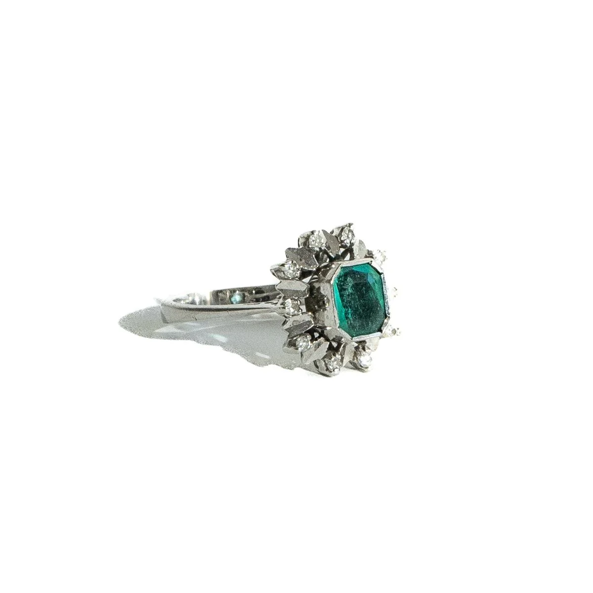 Bague or blanc, émeraude et diamants - Image 3