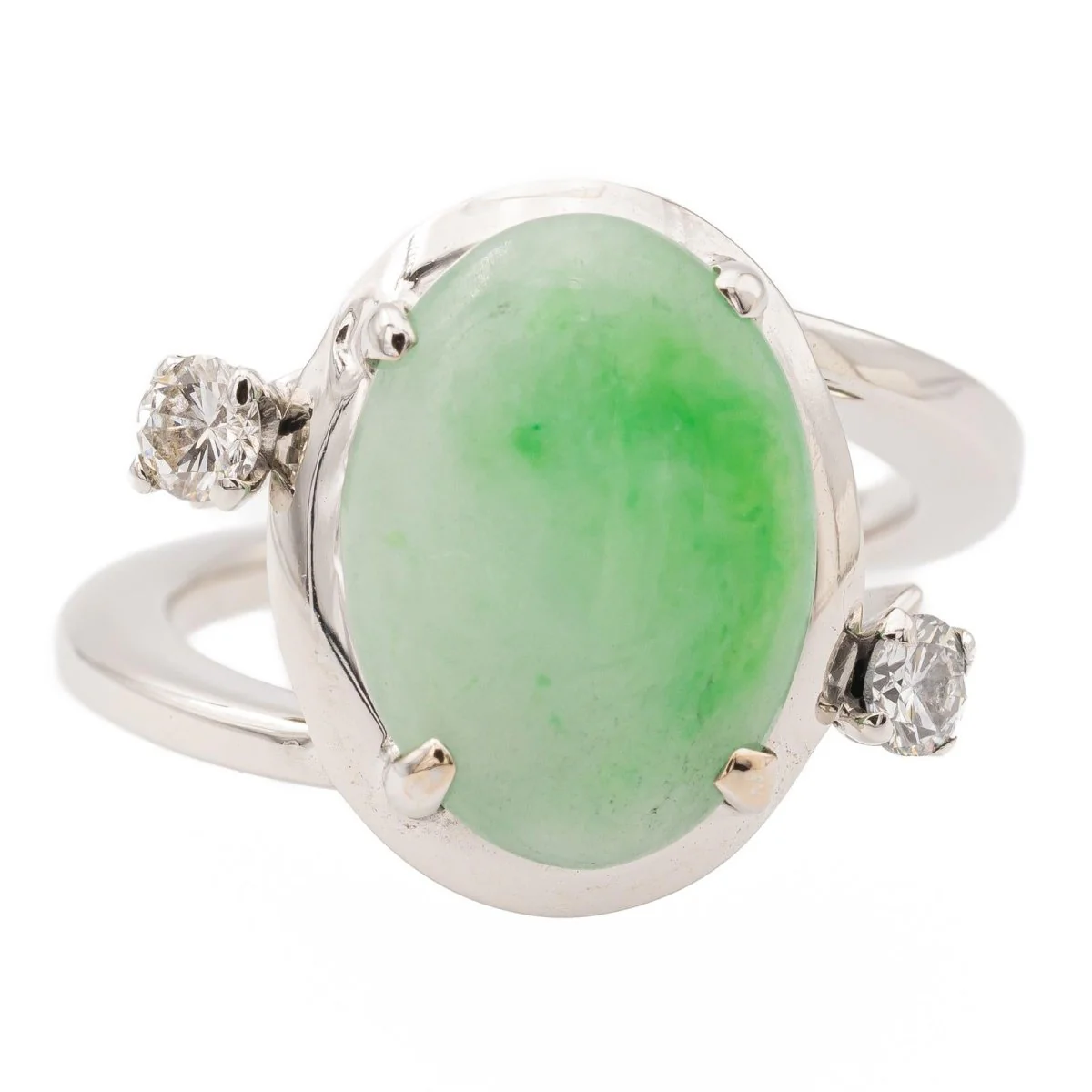 Bague en or blanc, jade et diamants