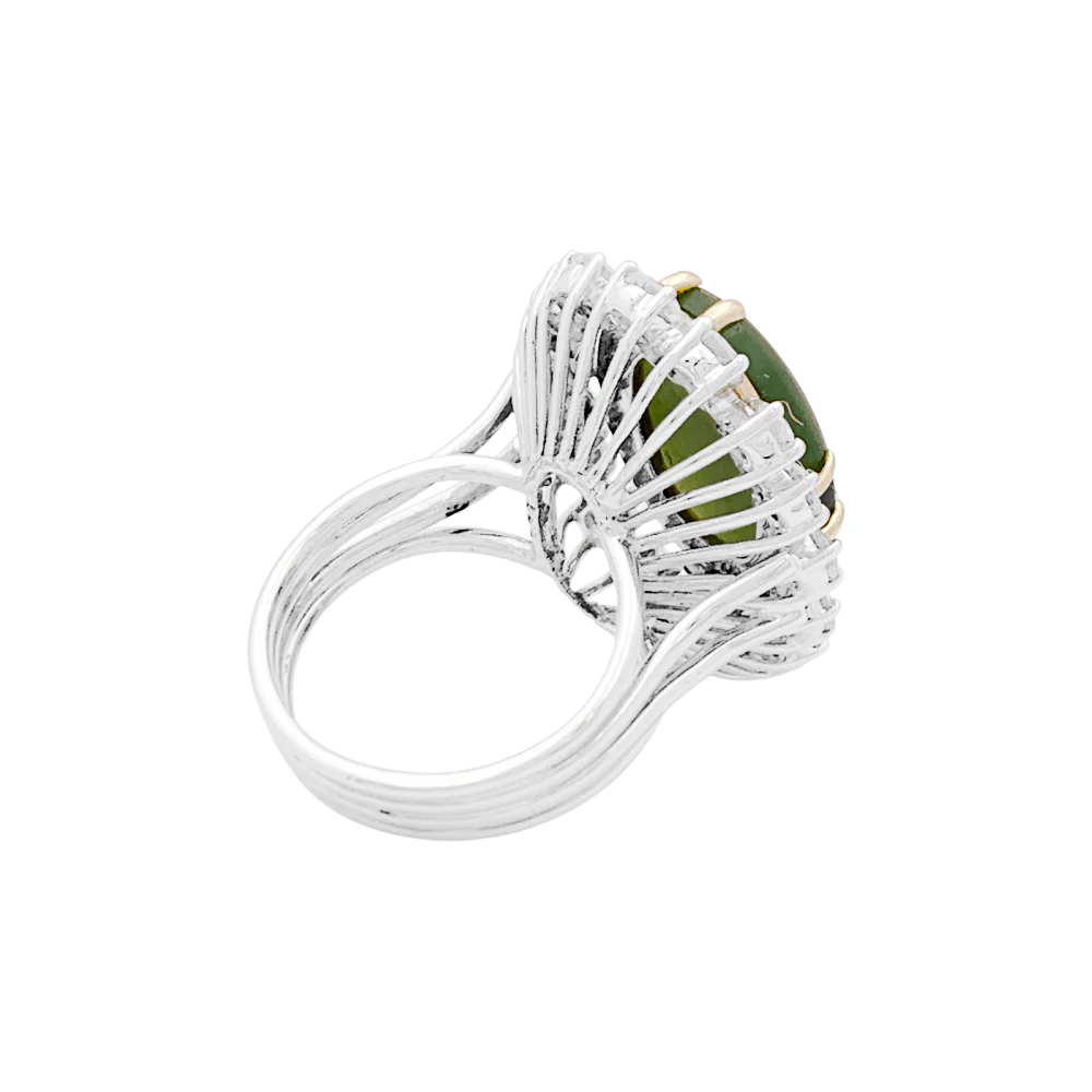 Bague Pompadour en or blanc, jade et diamants - Image 4