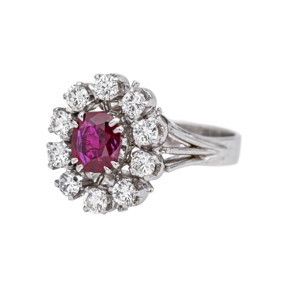 Bague Marguerite en or blanc, platine, rubis et diamants - Image 3