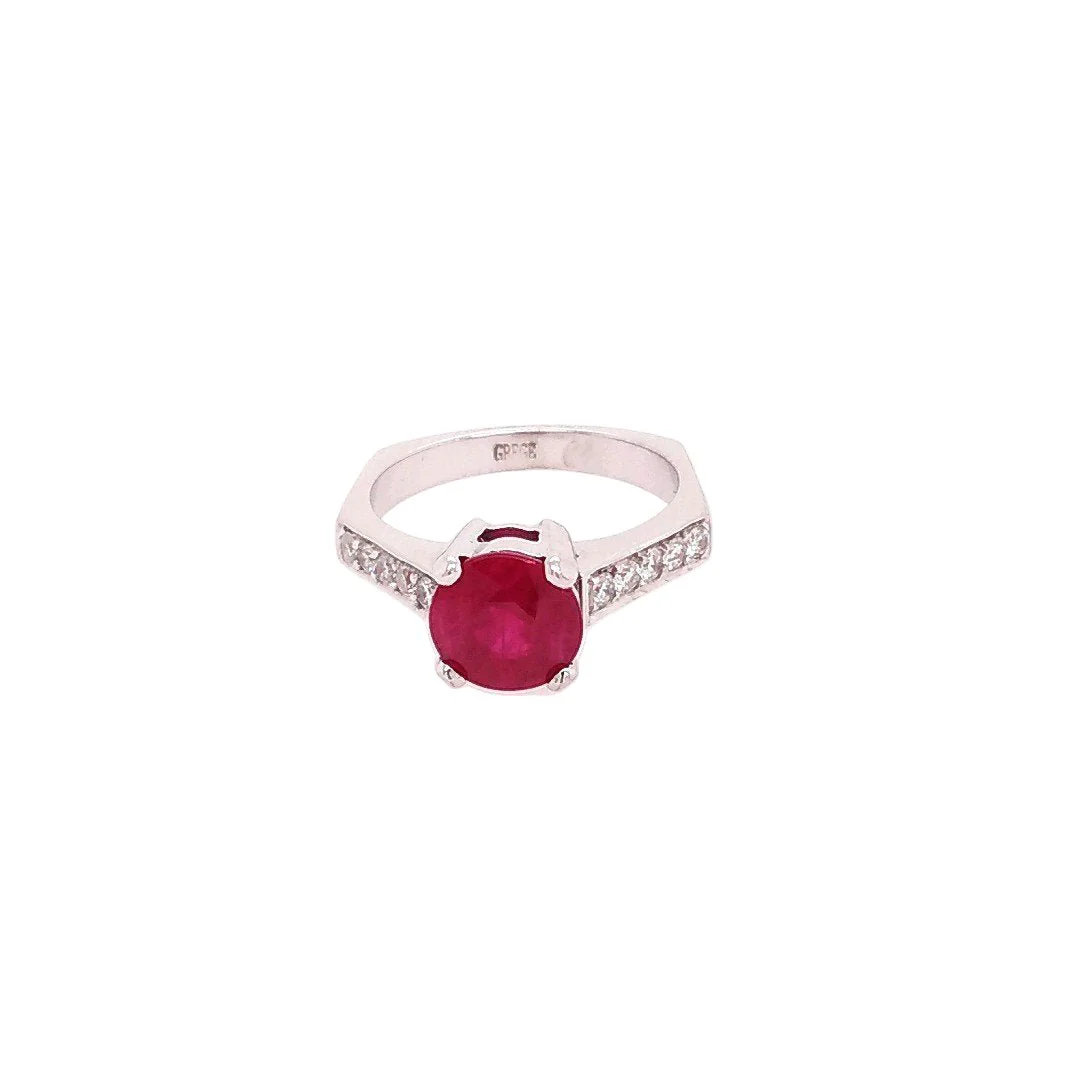 Bague Solitaire en or blanc, rubis, et diamants
