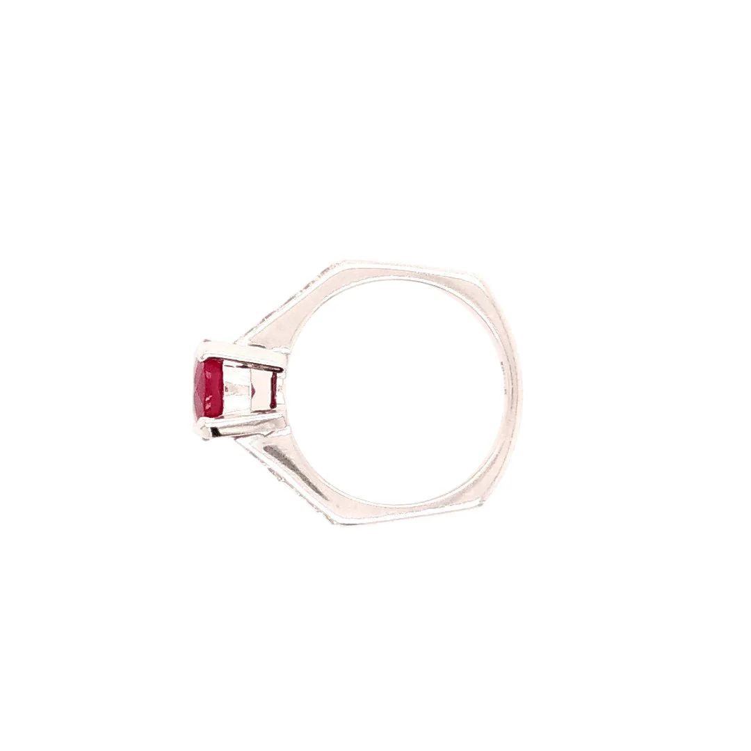 Bague Solitaire en or blanc, rubis, et diamants - Image 5