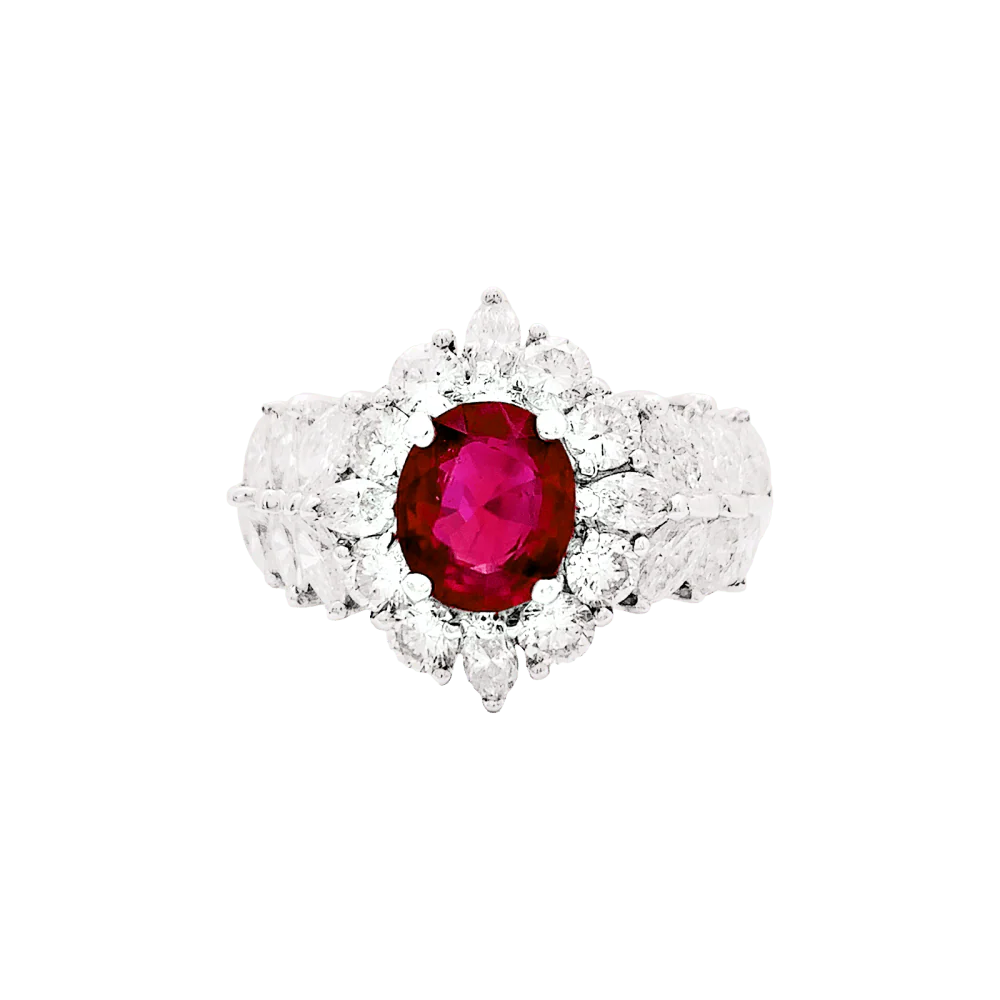 Bague Marguerite or blanc, rubis et diamants.