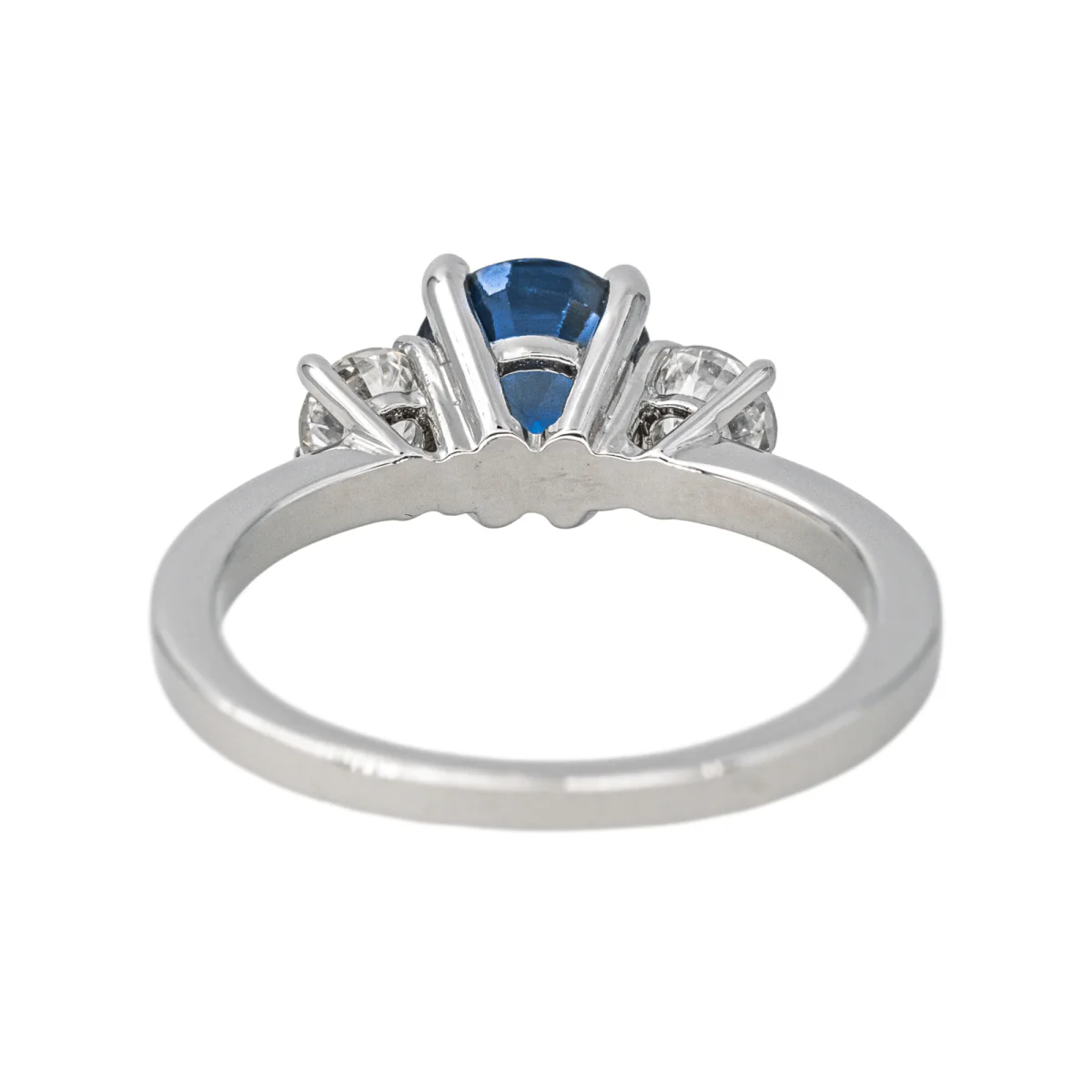 Bague Solitaire en or blanc, saphir et diamants - Image 5