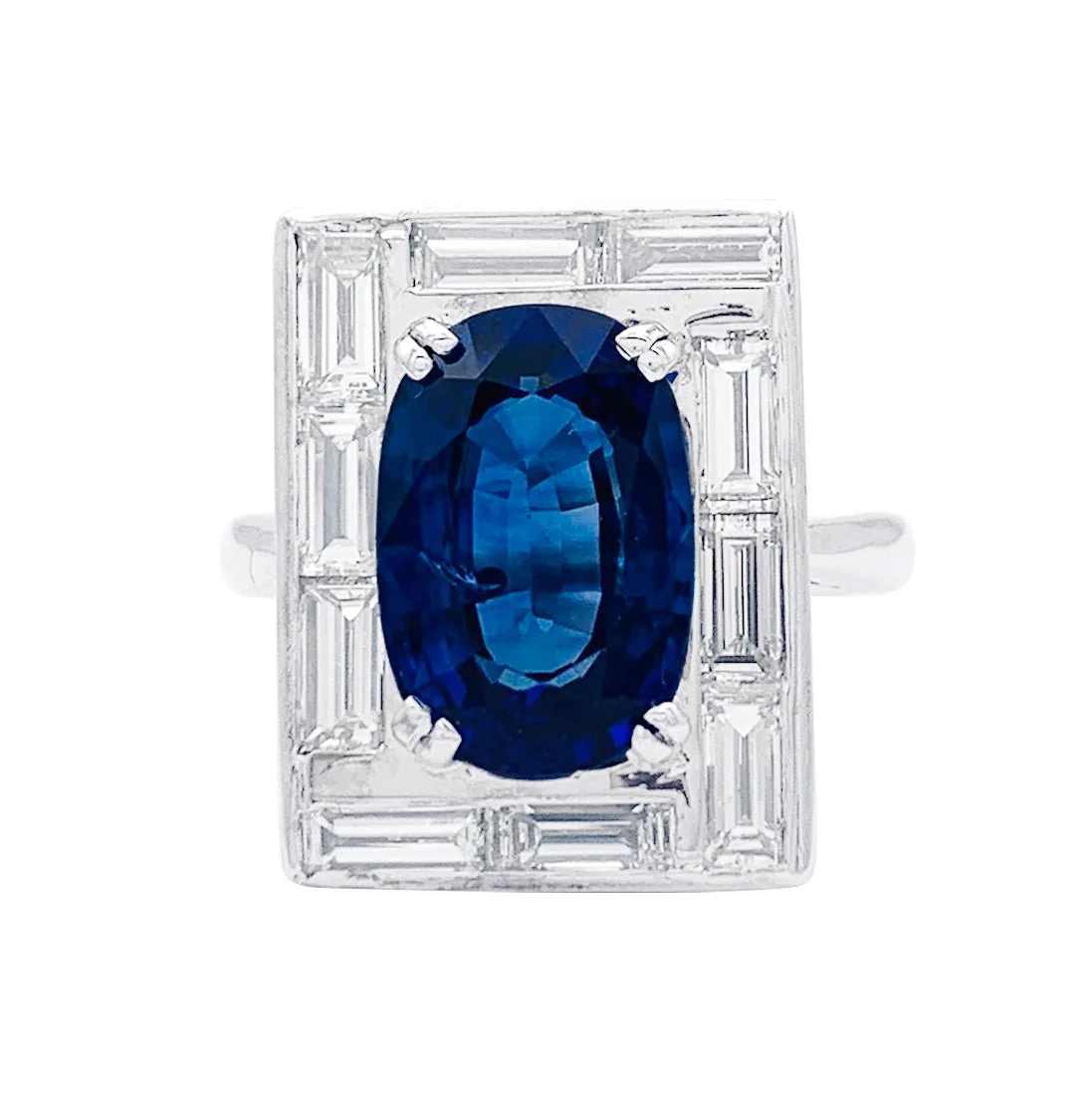 Bague or blanc, saphir 3,84 cts et diamants baguettes