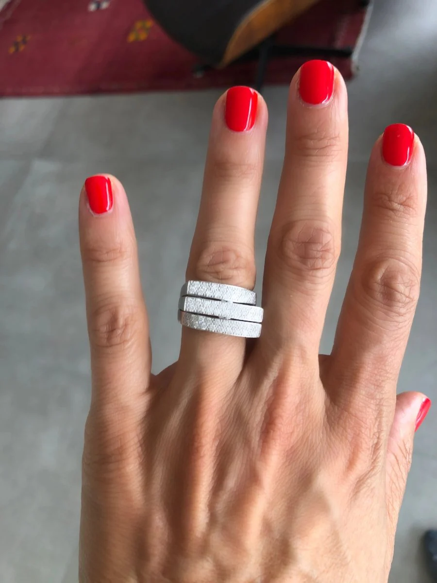 Bague or gris et diamant asymetrique - Image 6