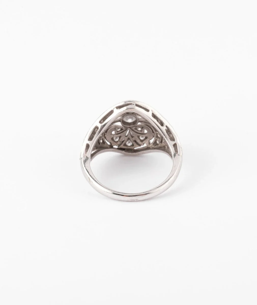 Bague dôme or gris et diamants ciselée - Image 4