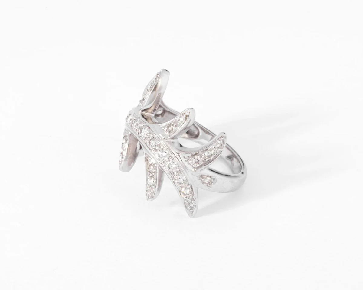 Bague or gris feuillages en diamant - Image 3