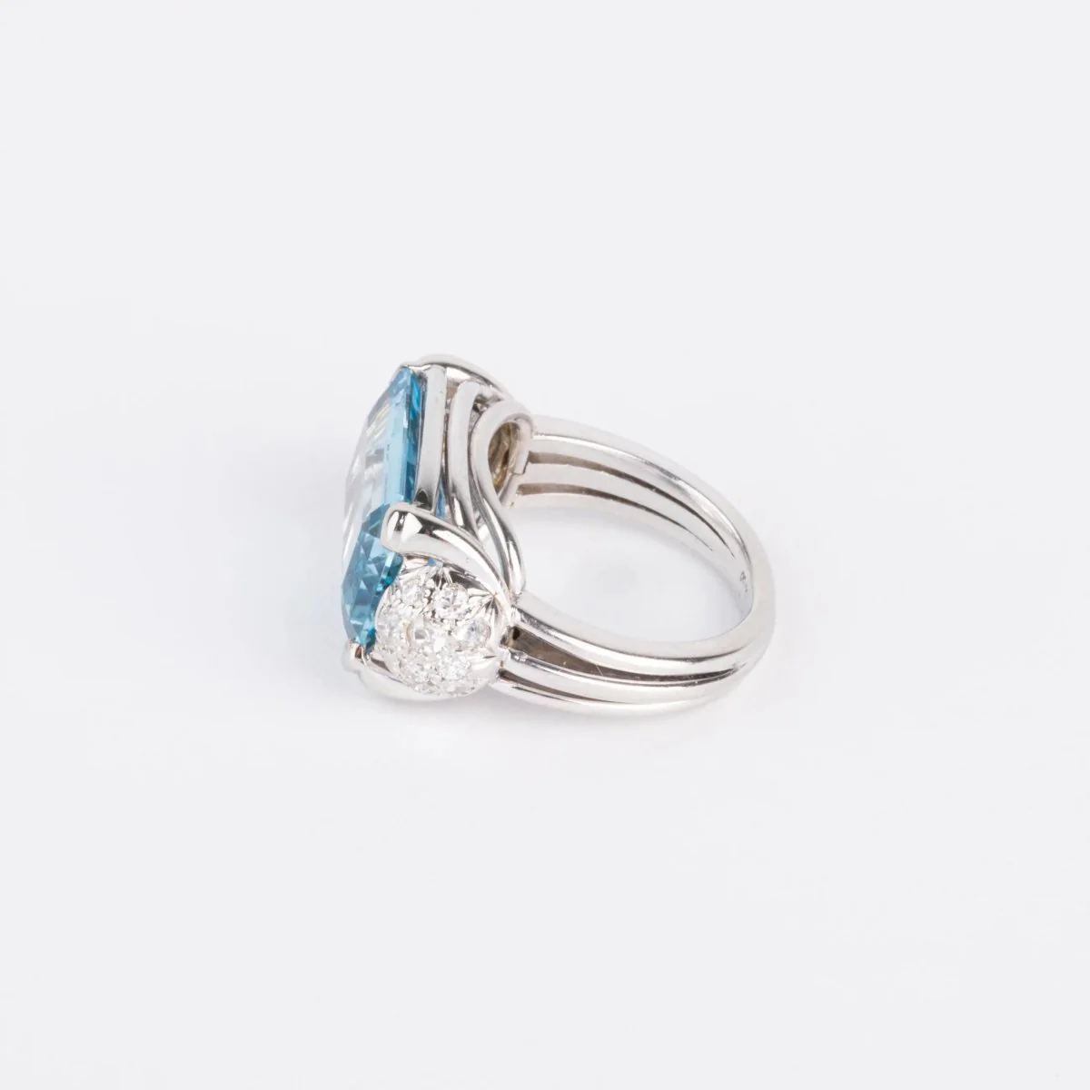 Bague or gris ornée d'une aigue marine et diamants - Image 3