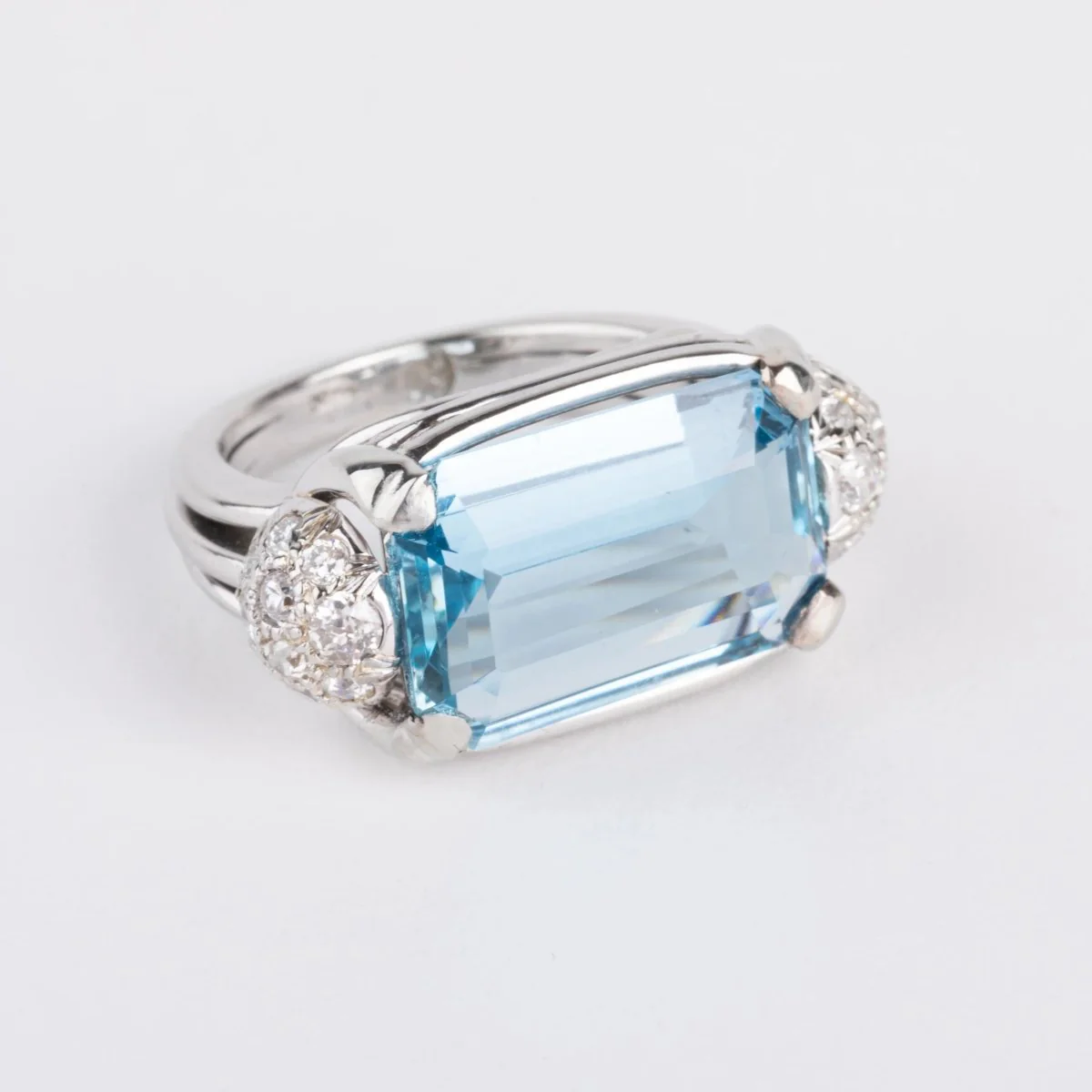 Bague or gris ornée d'une aigue marine et diamants - Image 6