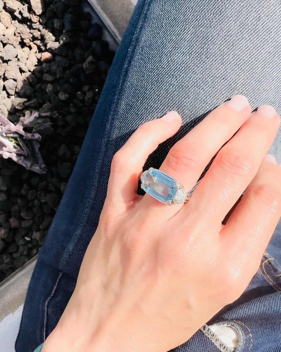 Bague or gris ornée d'une aigue marine et diamants - Image 7