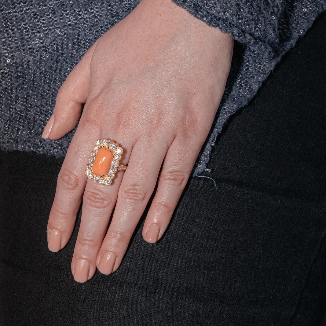 Bague en or jaune, corail et diamants - Image 2
