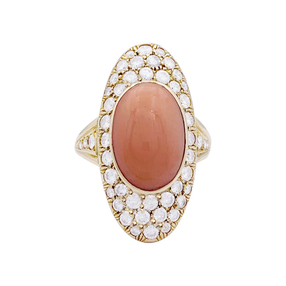 Bague Navette en or jaune, corail et diamants