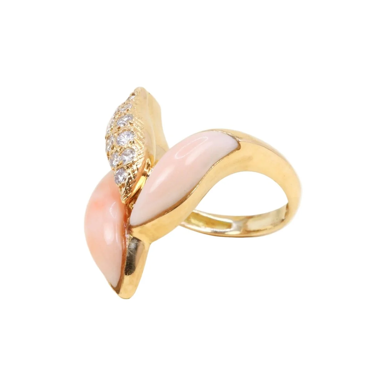 Bague Cocktail en or jaune, corail et diamants - Image 3