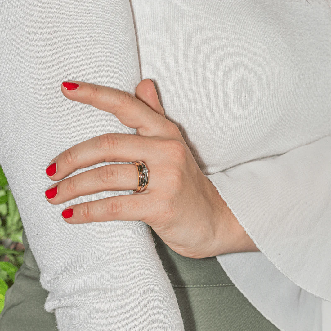 Bague Solitaire en or jaune, or blanc et diamant - Image 2