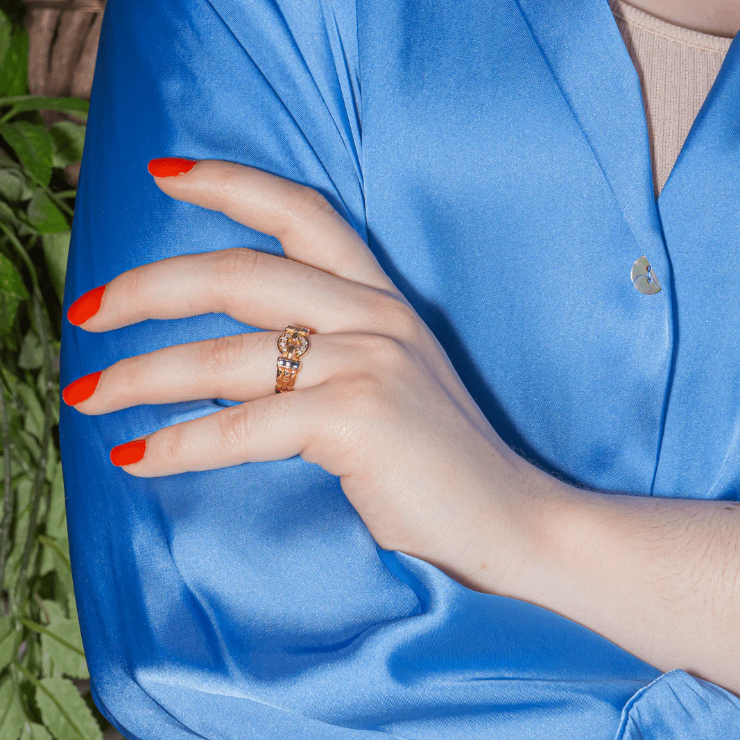 Bague Bandeau en or jaune, saphirs et diamants - Image 2