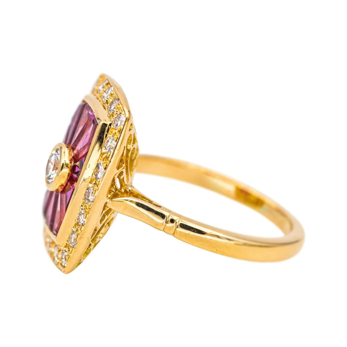 Bague Pompadour en or jaune, rubis et diamants - Image 4