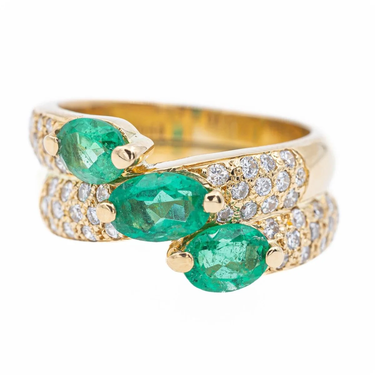 Bague en or jaune et émeraude