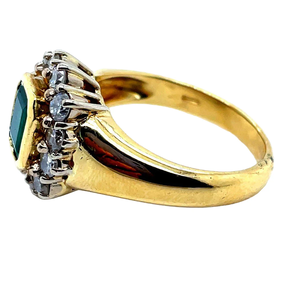 Bague Entourage en or jaune, or blanc, émeraude et diamants - Image 2