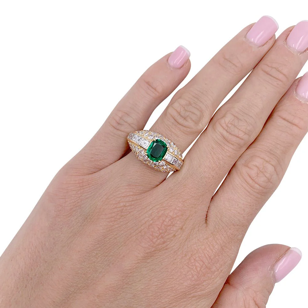 Bague or jaune, émeraude et pavage diamants - Image 6
