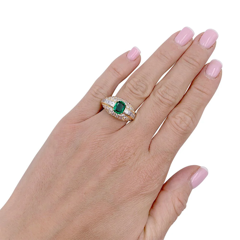 Bague or jaune, émeraude et pavage diamants - Image 8