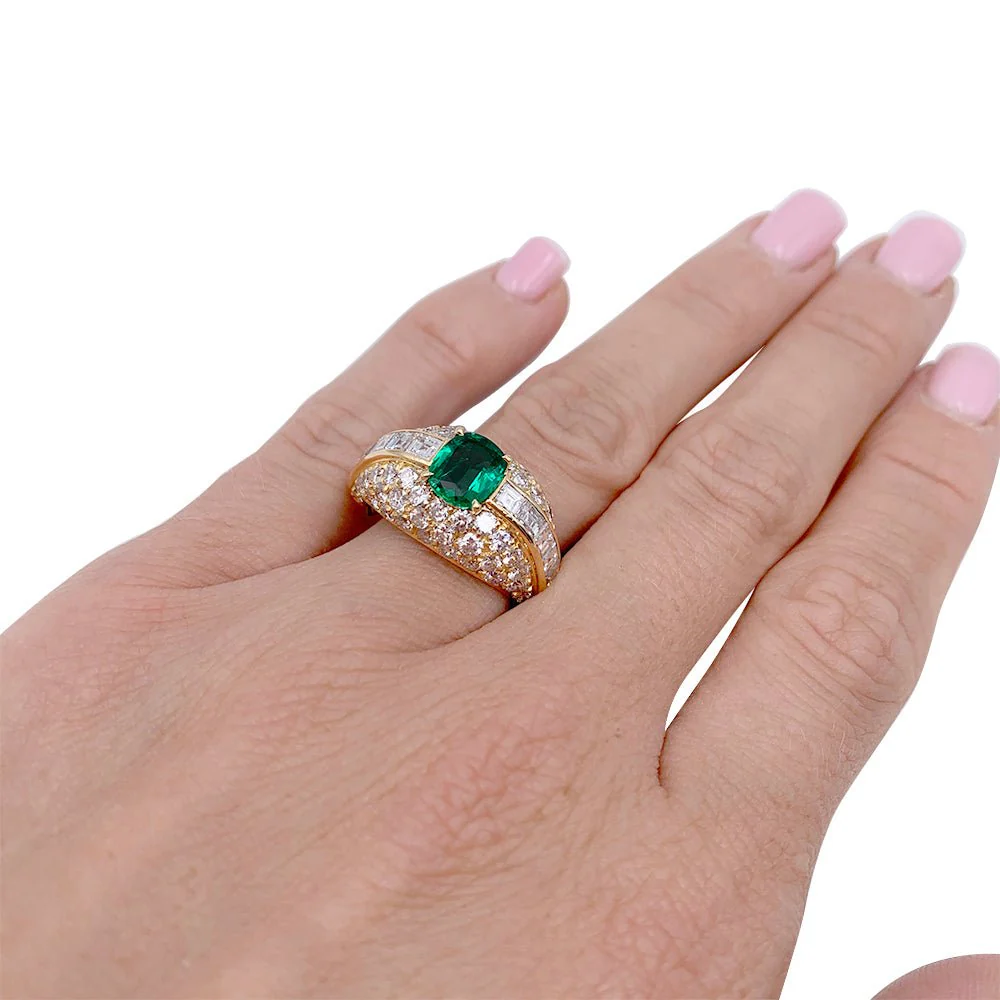 Bague or jaune, émeraude et pavage diamants - Image 9