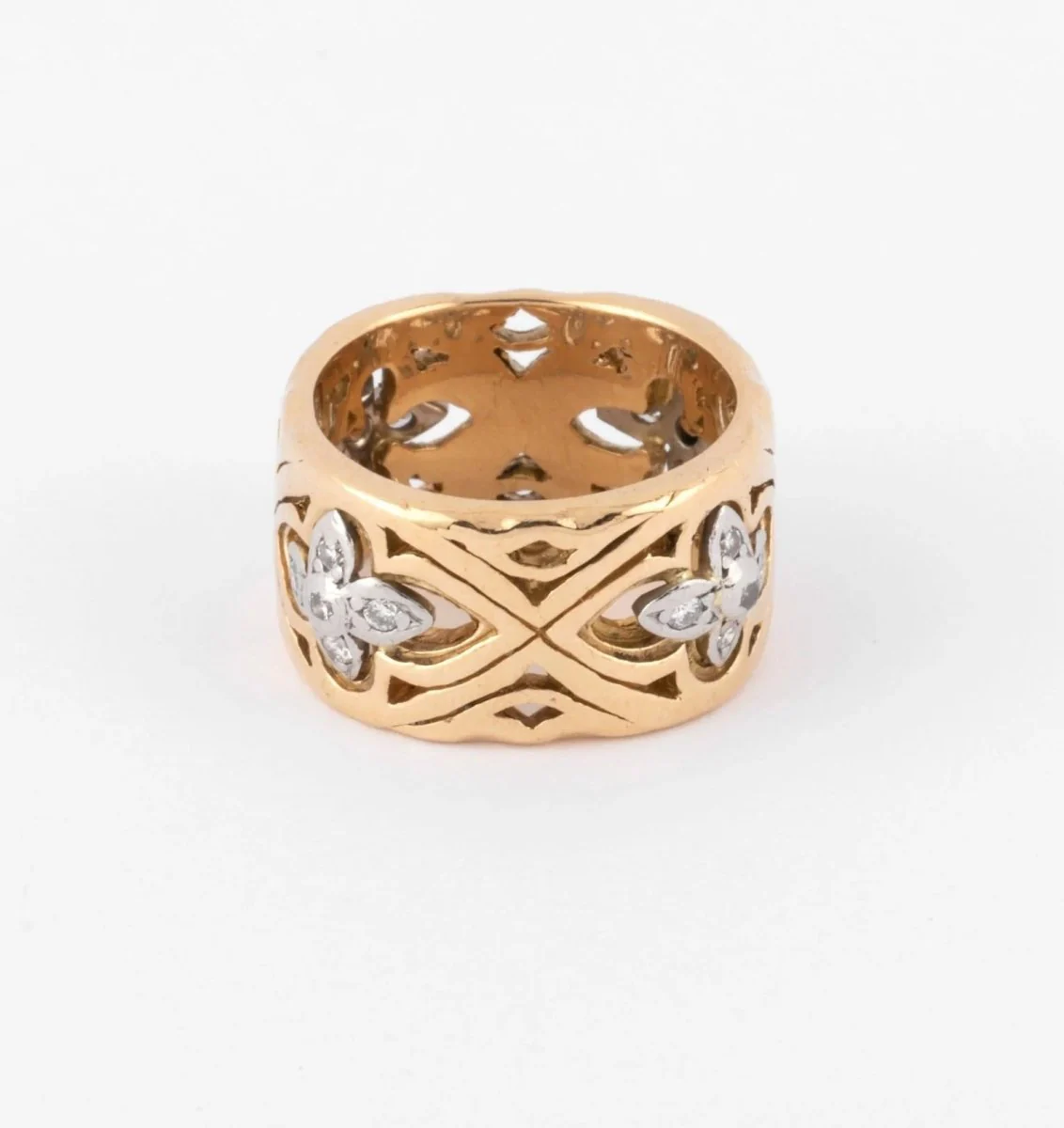Bague or jaune ciselé alterné de motifs fleurs - Image 2