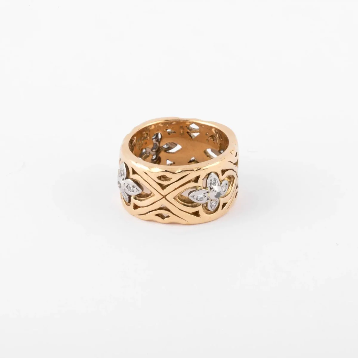 Bague or jaune ciselé alterné de motifs fleurs - Image 4