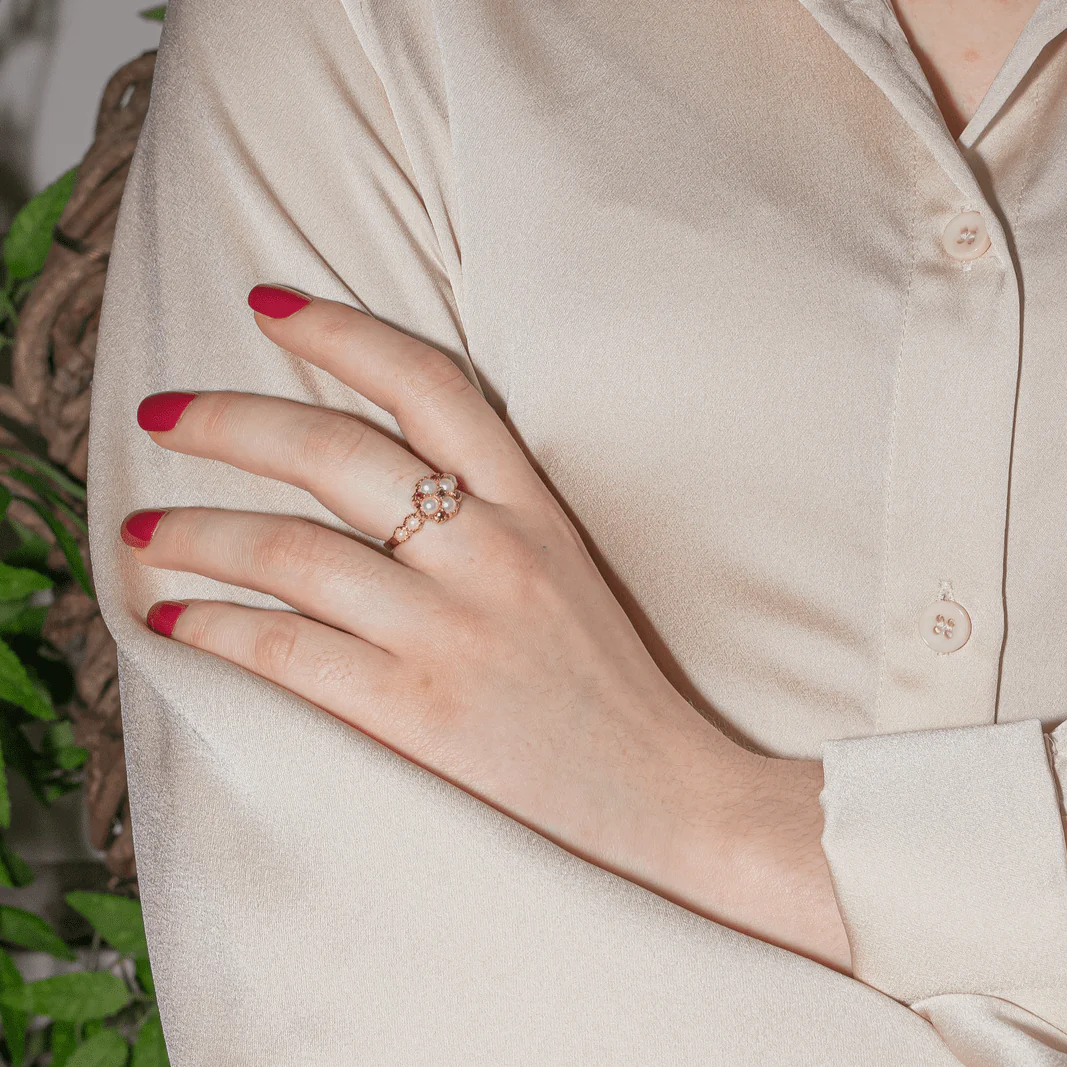 Bague en or jaune, perles et rubis - Image 2