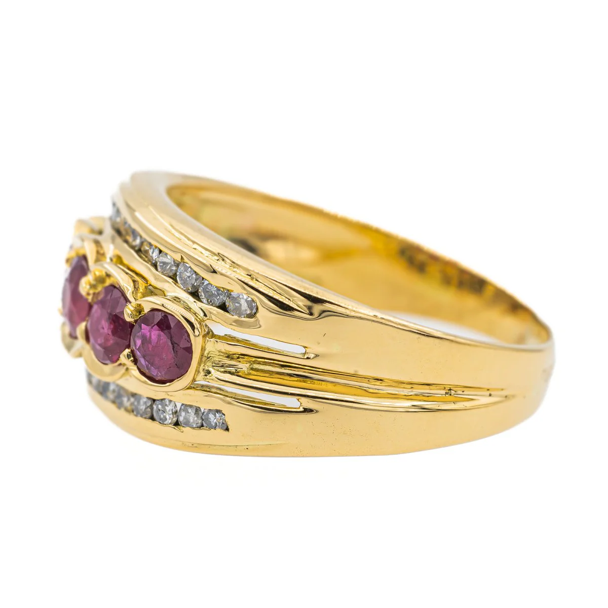 Bague en or jaune, rubis et diamants - Image 4