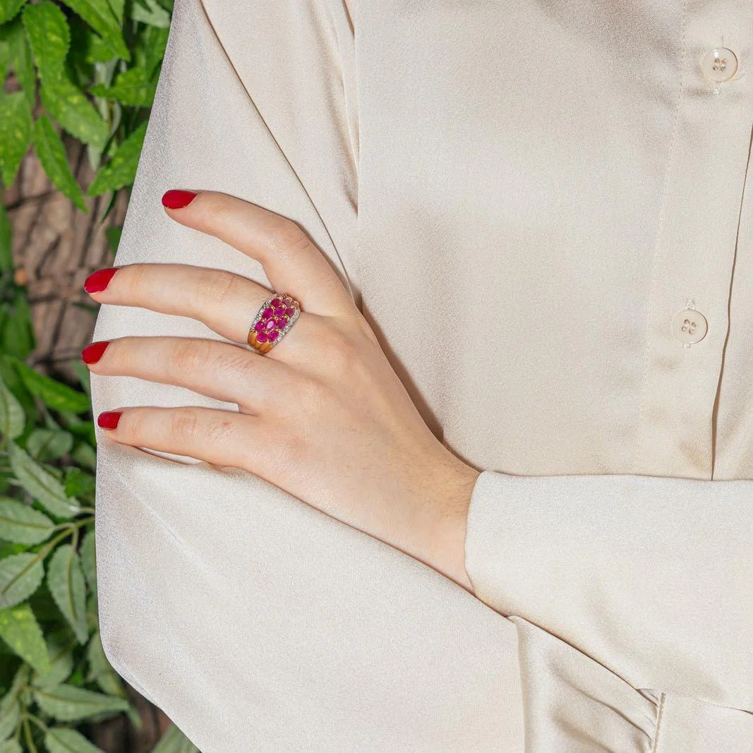 Bague Jonc en or jaune, rubis et diamants - Image 2
