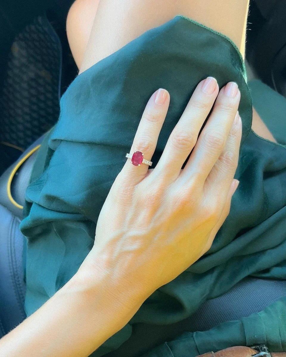 Bague or jaune rubis et diamants princesse - Image 8
