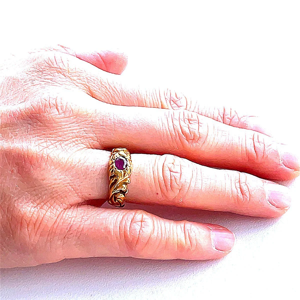 Bague Jonc en or jaune et rubis - Image 2