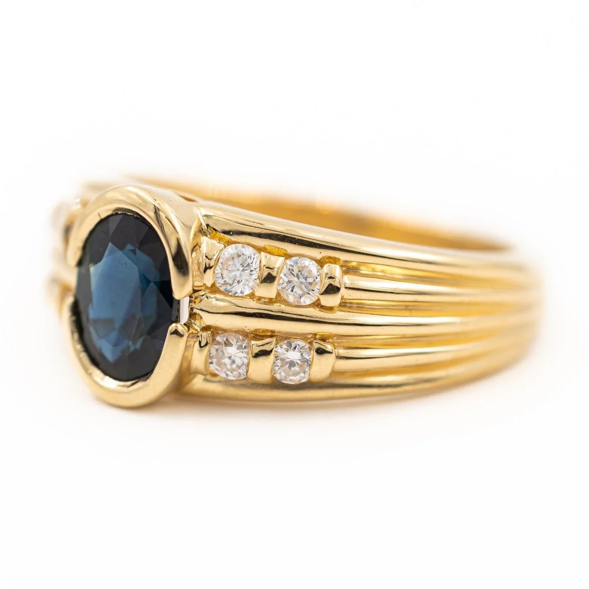 Bague en or jaune, diamants et saphir - Image 2