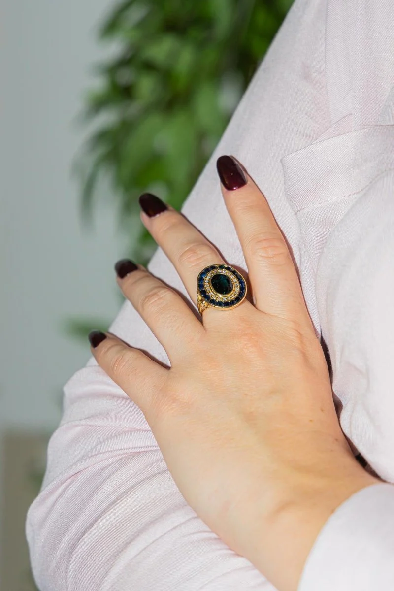 Bague en or jaune, saphir et diamants - Image 2