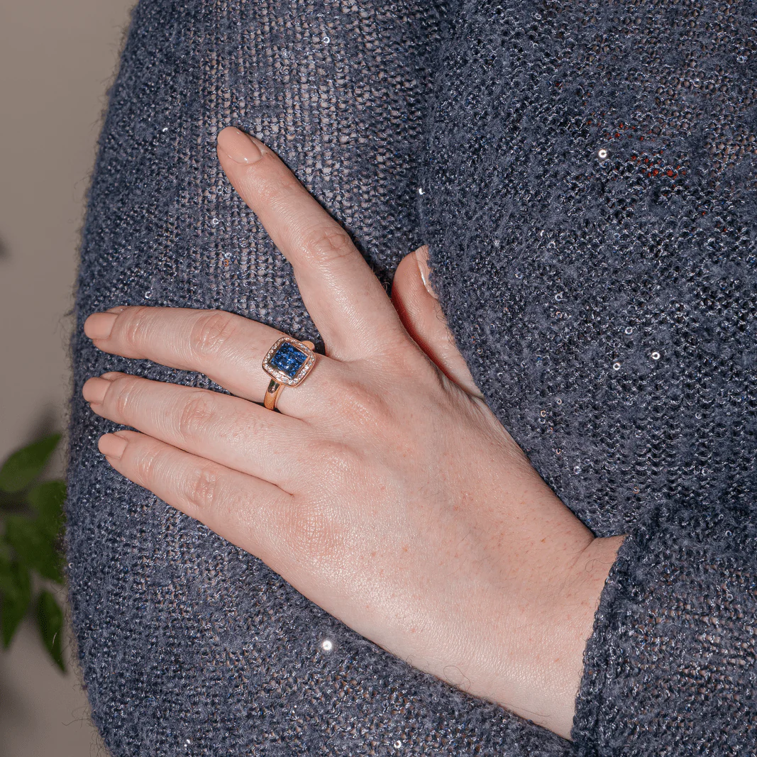 Bague en or jaune, saphirs et diamants - Image 2