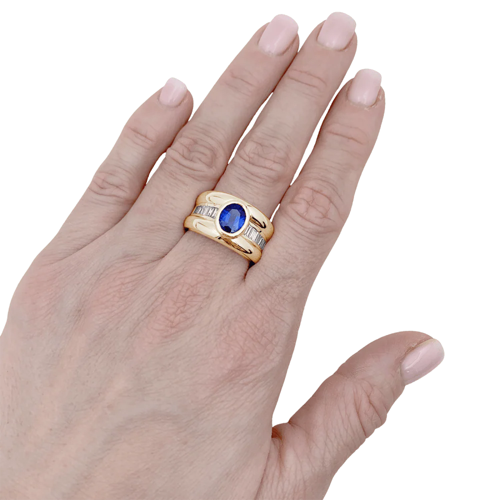 Bague Jonc en or jaune, saphir et diamants - Image 2
