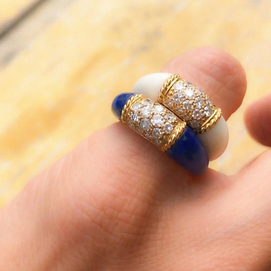 Bague Jonc VAN CLEEF & ARPELS "Philippine" en or jaune, lapis lazuli et diamants - Image 2