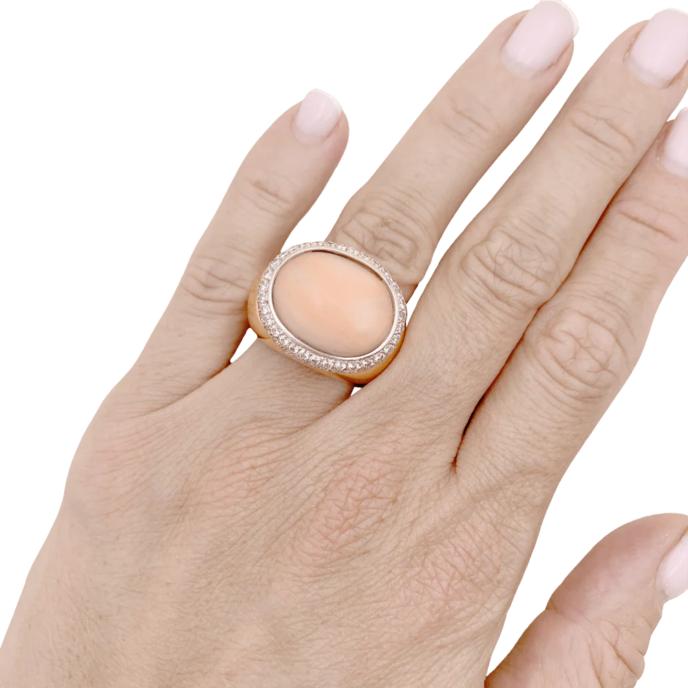 Bague Cocktail en or rose, corail et diamants - Image 2