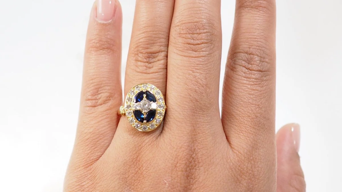Bague ovale en or jaune, saphirs navette et diamants - Image 2