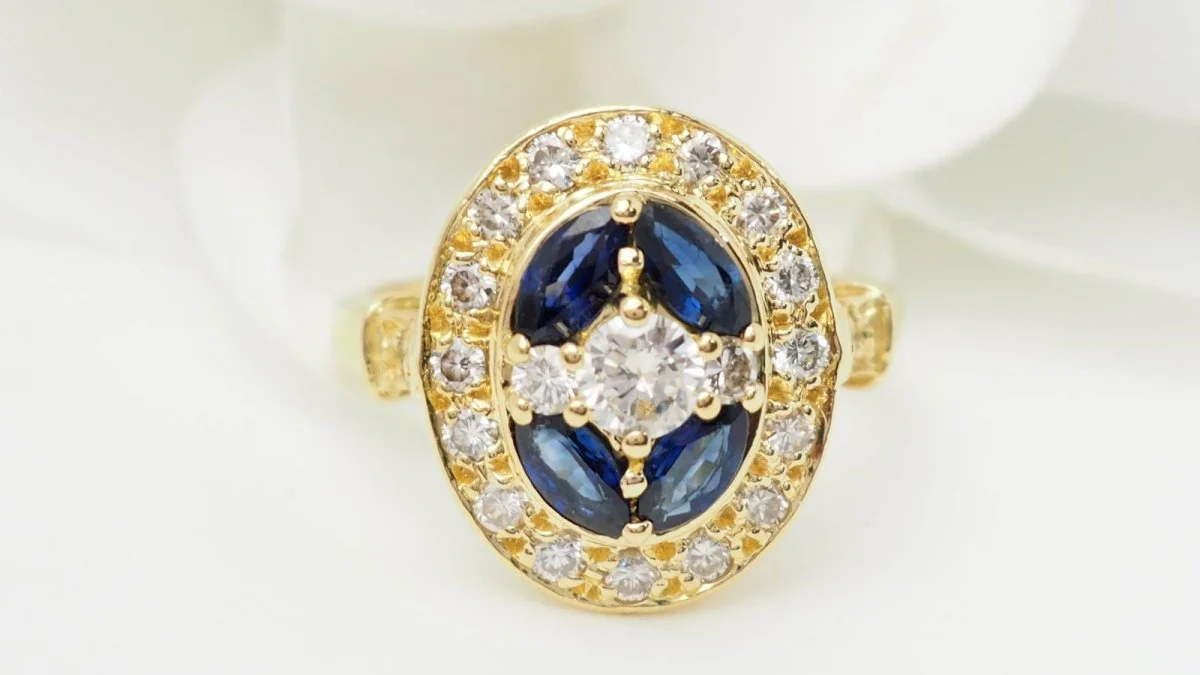 Bague ovale en or jaune, saphirs navette et diamants - Image 3