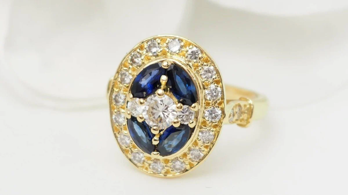 Bague ovale en or jaune, saphirs navette et diamants - Image 4