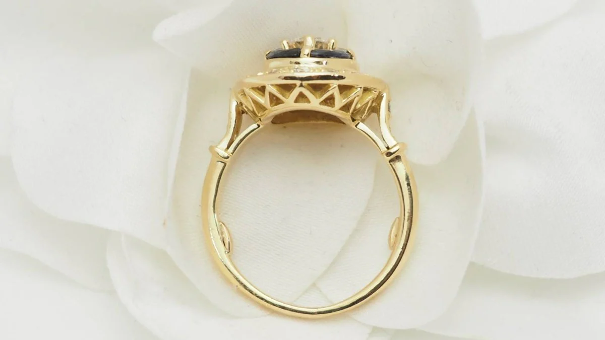 Bague ovale en or jaune, saphirs navette et diamants - Image 7