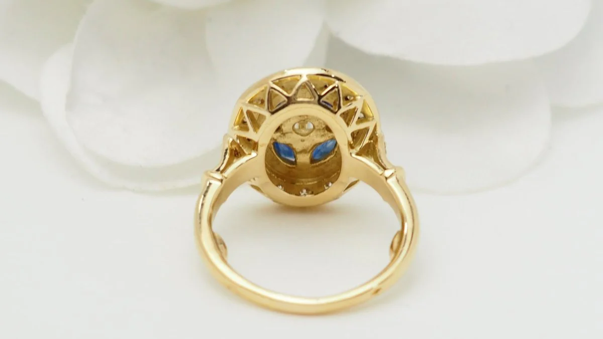 Bague ovale en or jaune, saphirs navette et diamants - Image 8