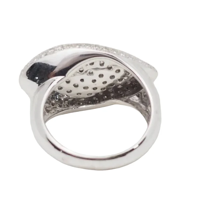 Bague Pavée en or blanc et diamants - Image 4