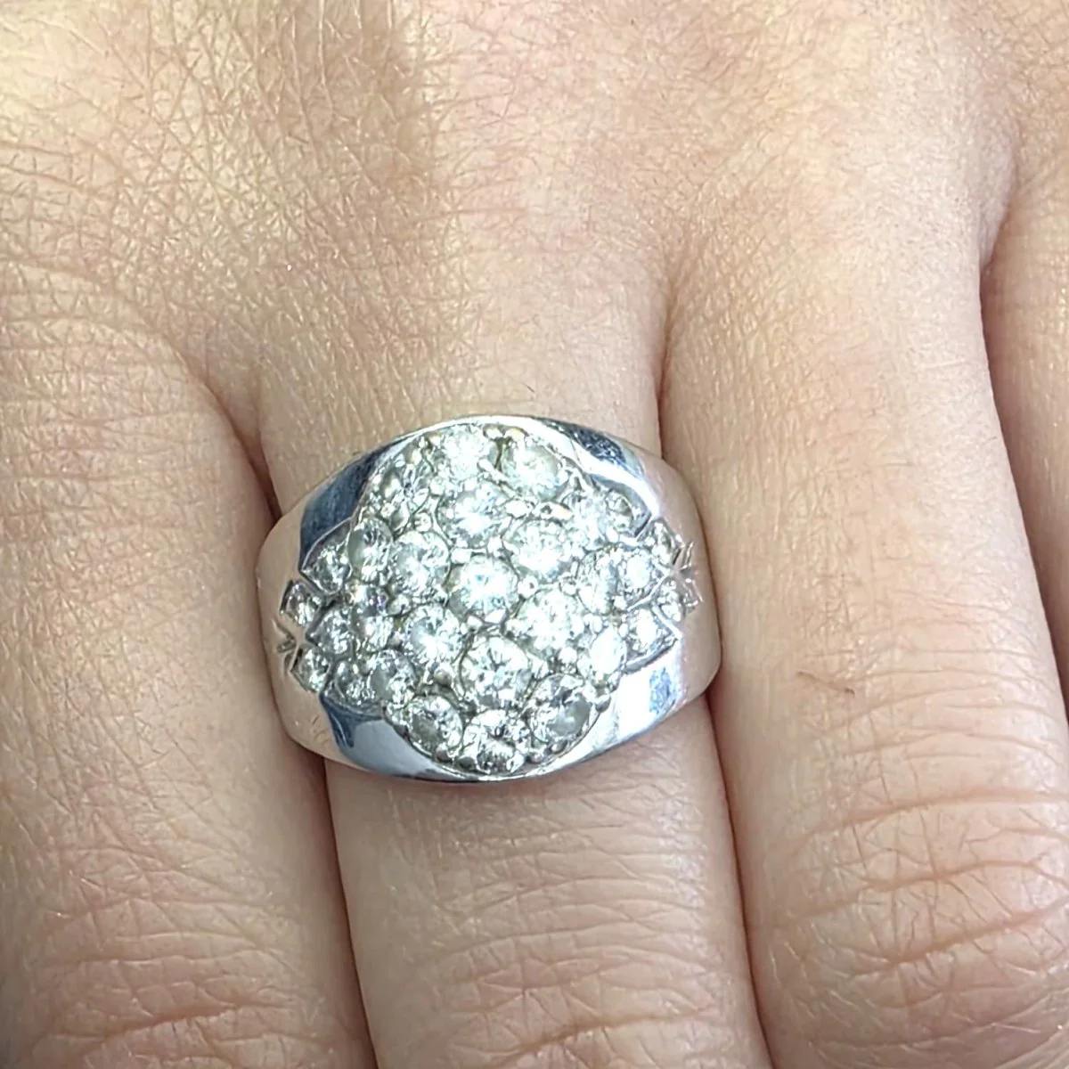 Bague Pavée en or blanc et diamants - Image 2