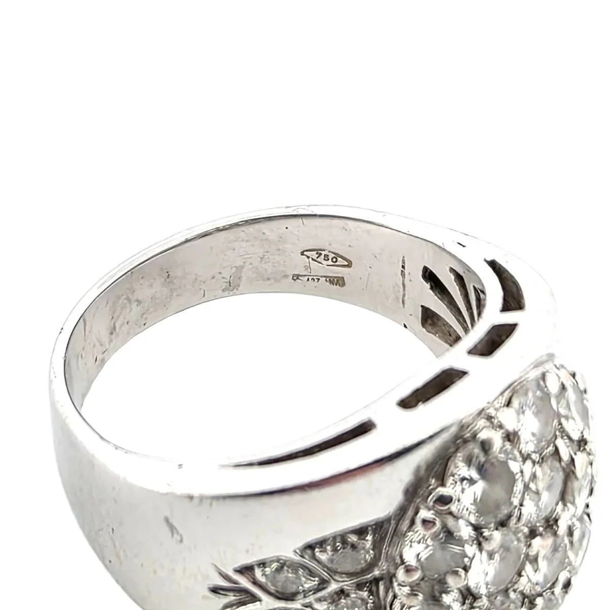 Bague Pavée en or blanc et diamants - Image 6