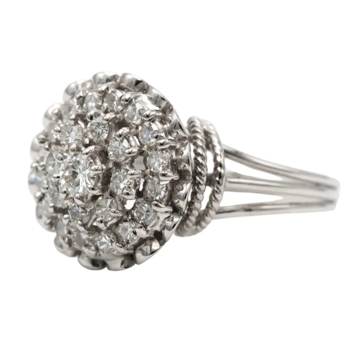 Bague Pavée en or blanc et diamants - Image 2