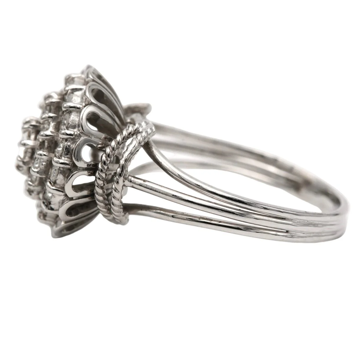 Bague Pavée en or blanc et diamants - Image 3