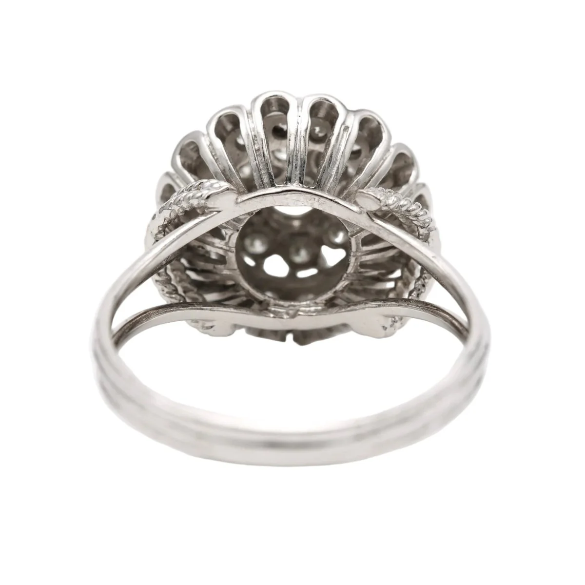 Bague Pavée en or blanc et diamants - Image 4